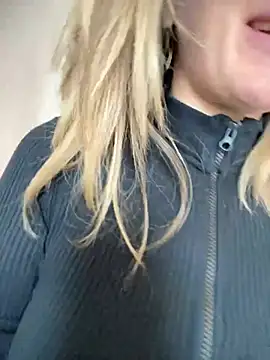 HotXMom online show from March 4, 7:41 am