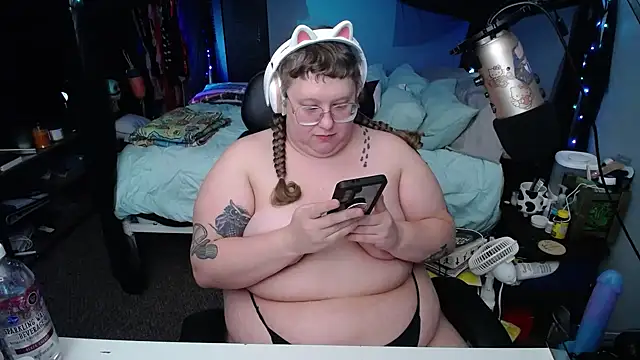 Snapshot of FatVeronica chatting on February 20, 4:36 pm FatVeronica online show from February 20, 4:36 pm