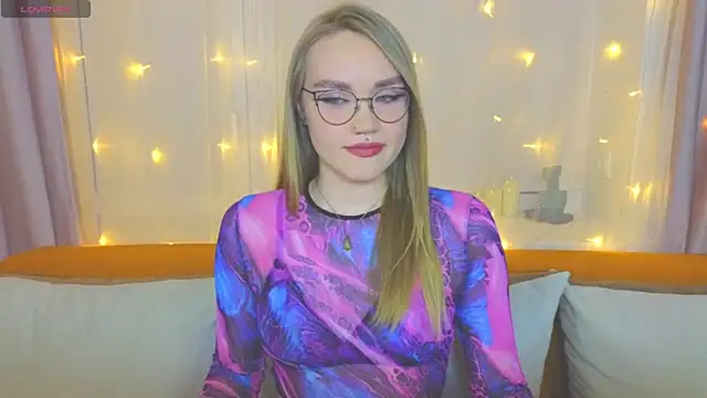 Aurora Golden1 online show from March 6, 7:21 pm