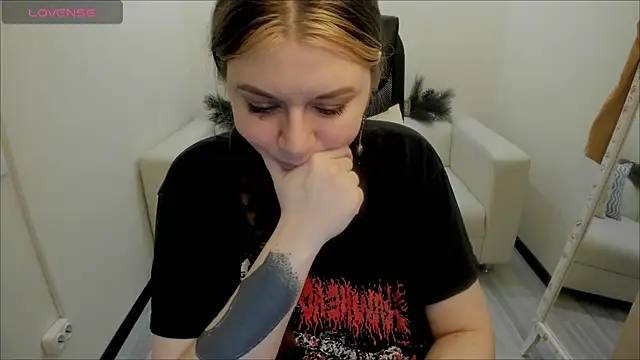 AlisaBacker online show from December 28, 2:22 am