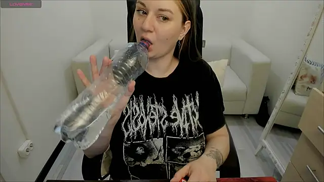 AlisaBacker online show from January 24, 6:35 pm