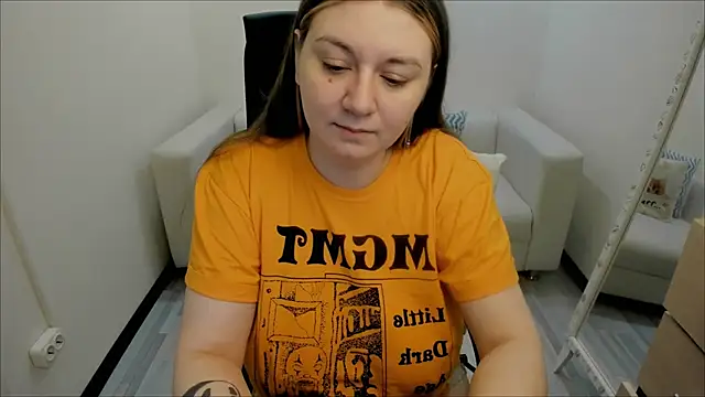 AlisaBacker online show from March 21, 4:40 pm