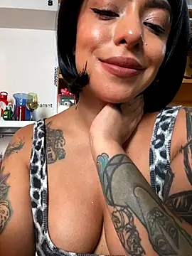 Snapshot of foxxy_nasty chatting on October 13, 8:31 pm foxxy nasty online show from October 13, 8:31 pm