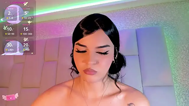 Summer walkerr online show from December 19, 6:45 pm