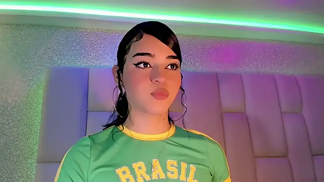 Summer walkerr online show from January 20, 3:50 pm