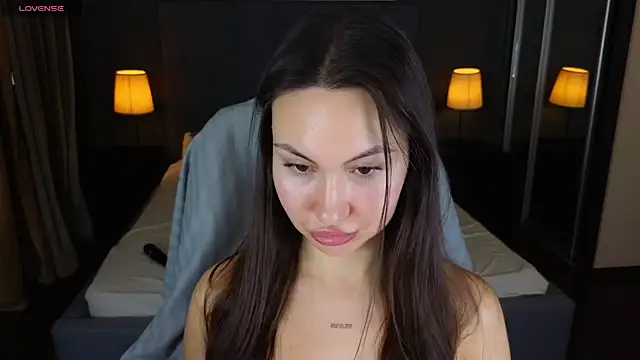 GIGI BENNET online show from December 2, 3:36 pm
