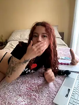 Snapshot of frikigyal chatting on November 8, 10:19 pm frikigyal online show from November 8, 10:19 pm