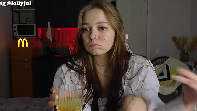 doll lol  online show from October 22, 5:45 pm