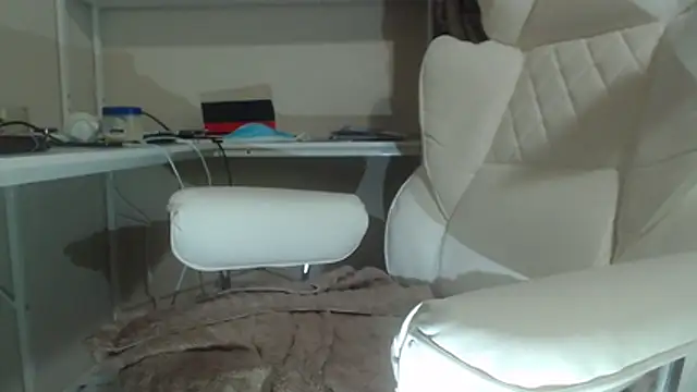 Snapshot of Tecsavy chatting on December 14, 5:13 am Tecsavy online show from December 14, 5:13 am