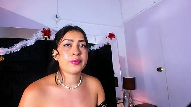 Snapshot of Miaa_Garcia chatting on December 13, 12:42 am Miaa Garcia online show from December 13, 12:42 am