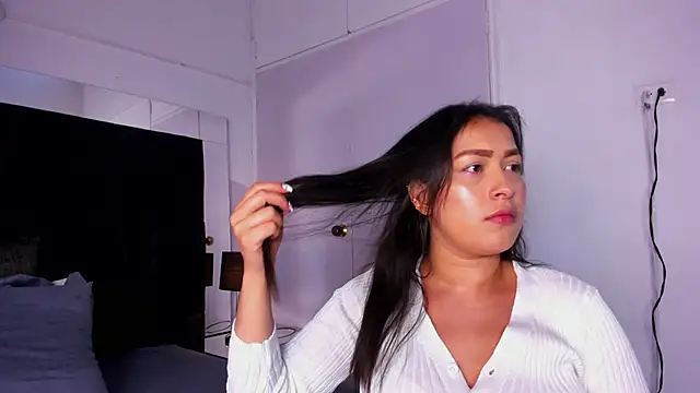 Snapshot of Miaa_Garcia chatting on February 8, 8:42 pm Miaa Garcia online show from February 8, 8:42 pm