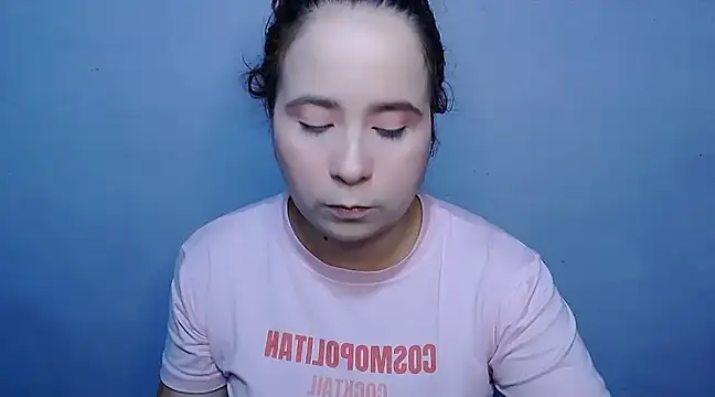 Snapshot of SubLayla01 chatting on December 6, 6:28 pm SubLayla01 online show from December 6, 6:28 pm