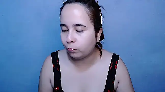 Snapshot of SubLayla01 chatting on January 30, 6:21 pm SubLayla01 online show from January 30, 6:21 pm