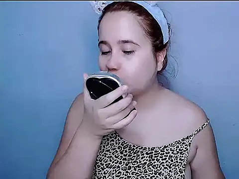 Snapshot of SubLayla01 chatting on October 17, 5:15 pm SubLayla01 online show from October 17, 5:15 pm