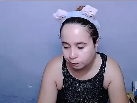 Snapshot of SubLayla01 chatting on November 19, 5:57 pm SubLayla01 online show from November 19, 5:57 pm