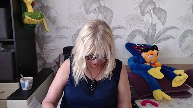 CamDiva113 online show from March 20, 12:00 pm