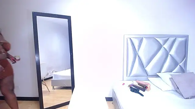 Snapshot of exotic_karmella chatting on December 14, 9:35 pm exotic karmella online show from December 14, 9:35 pm