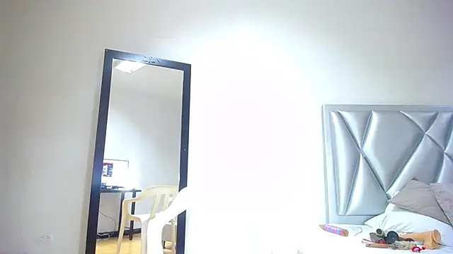 Snapshot of exotic_karmella chatting on February 19, 11:46 pm exotic karmella online show from February 19, 11:46 pm