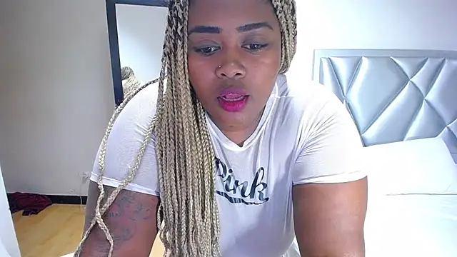 Snapshot of exotic_karmella chatting on March 18, 11:42 pm exotic karmella online show from March 18, 11:42 pm