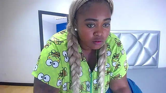 Snapshot of exotic_karmella chatting on November 7, 8:31 pm exotic karmella online show from November 7, 8:31 pm