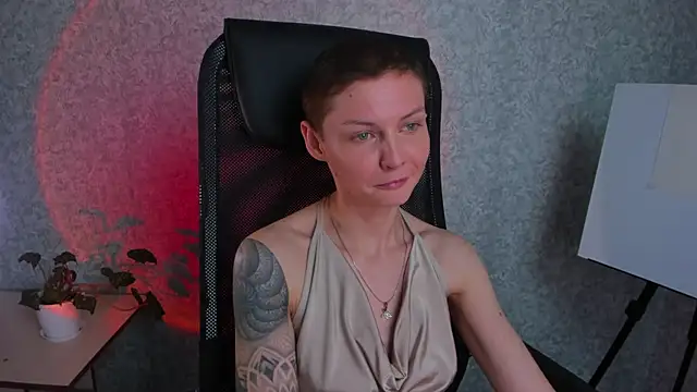 -danae- online show from April 19, 1:54 pm