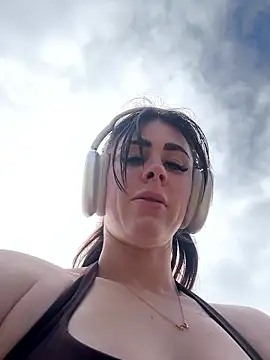 aus queen online show from November 9, 2:10 am