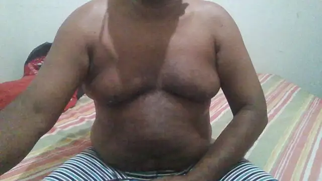 Snapshot of Beargryzzly chatting on December 4, 3:43 pm Beargryzzly online show from December 4, 3:43 pm