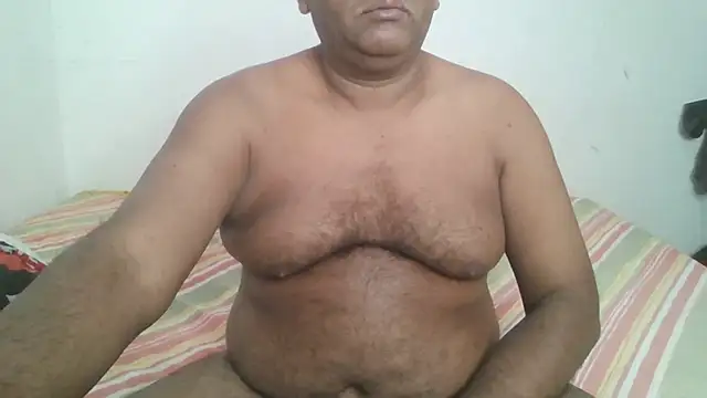 Snapshot of Beargryzzly chatting on December 5, 3:15 am Beargryzzly online show from December 5, 3:15 am