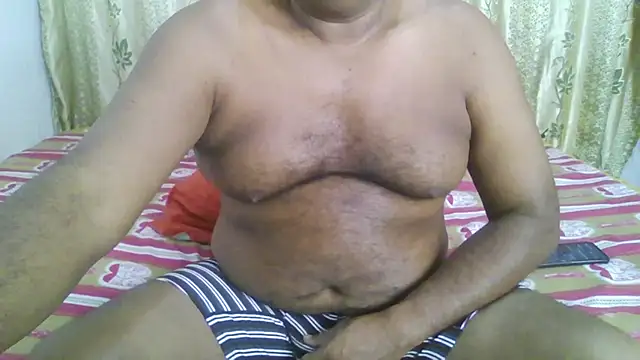 Snapshot of Beargryzzly chatting on December 14, 10:02 am Beargryzzly online show from December 14, 10:02 am