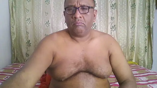 Snapshot of Beargryzzly chatting on January 12, 4:10 am Beargryzzly online show from January 12, 4:10 am