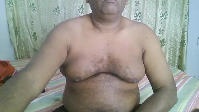 Snapshot of Beargryzzly chatting on January 19, 11:00 pm Beargryzzly online show from January 19, 11:00 pm