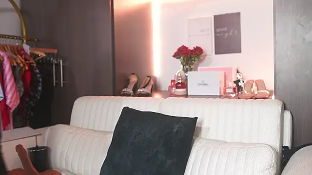 katlyn martins online show from April 11, 6:01 pm