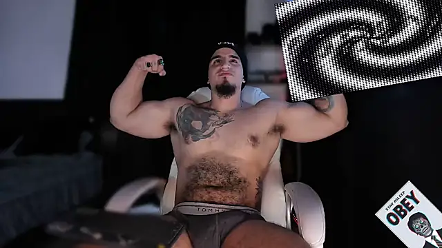 kingbear777 online show from February 3, 7:40 am