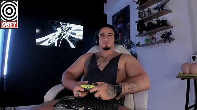 kingbear777 online show from October 4, 7:23 pm