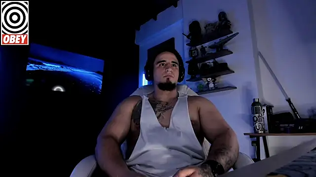 Snapshot of kingbear777 chatting on November 21, 12:37 pm kingbear777 online show from November 21, 12:37 pm