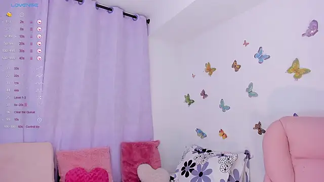 Snapshot of _Arianna08_ chatting on December 23, 8:11 am Arianna08 online show from December 23, 8:11 am