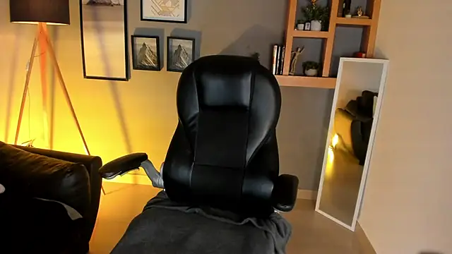 Snapshot of helenaduque_ chatting on November 25, 1:00 pm helenaduque online show from November 25, 1:00 pm