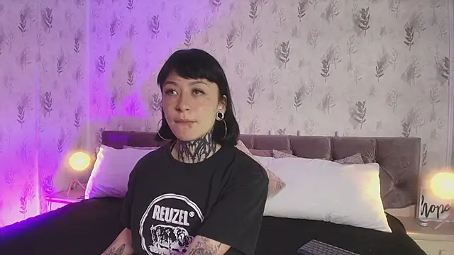 Scolw online show from November 6, 8:10 pm