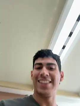 Snapshot of WildLogan chatting on February 11, 4:12 pm WildLogan online show from February 11, 4:12 pm