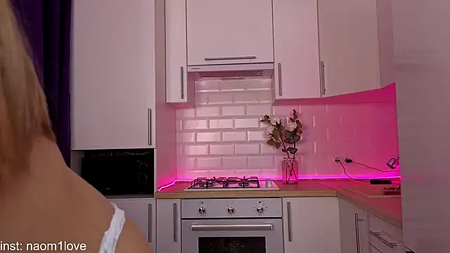 Naomi Girly online show from October 13, 3:01 pm