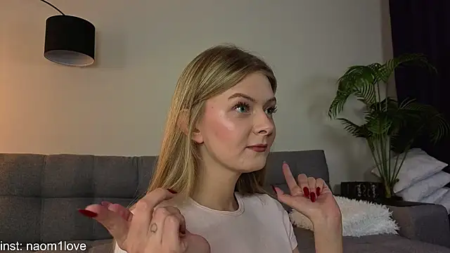 Naomi Girly online show from October 20, 2:06 pm