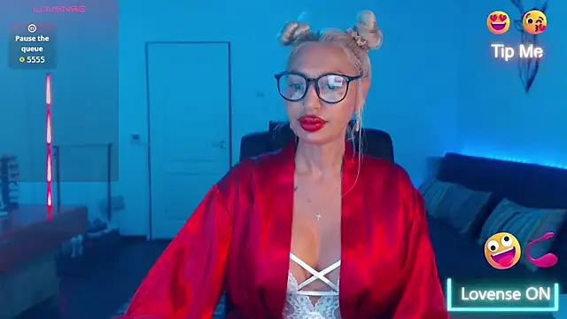 Snapshot of beauty_chl0e chatting on September 10, 7:03 pm beauty chl0e online show from September 10, 7:03 pm