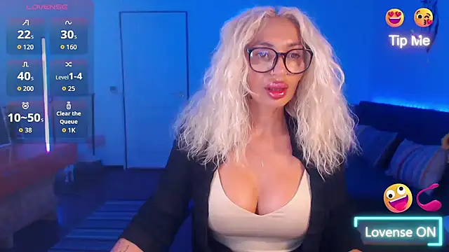 Snapshot of beauty_chl0e chatting on September 19, 7:14 pm beauty chl0e online show from September 19, 7:14 pm