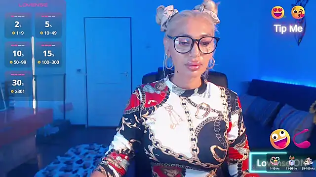 Snapshot of beauty_chl0e chatting on October 6, 7:22 pm beauty chl0e online show from October 6, 7:22 pm