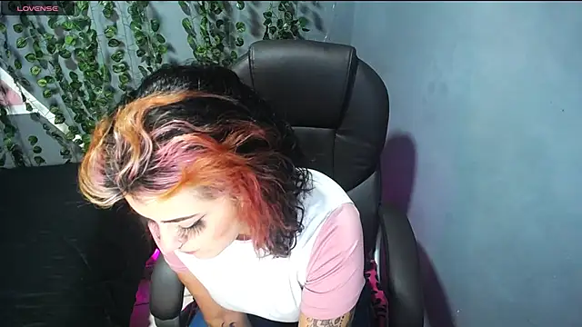 Snapshot of Alaska_atm chatting on December 28, 10:13 pm Alaska atm online show from December 28, 10:13 pm