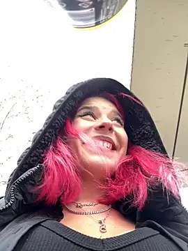 Snapshot of RiriRoseey chatting on February 4, 11:38 am RiriRoseey online show from February 4, 11:38 am