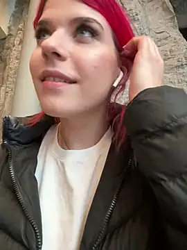 Snapshot of RiriRoseey chatting on February 6, 2:04 pm RiriRoseey online show from February 6, 2:04 pm