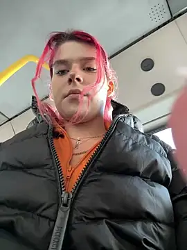 Snapshot of RiriRoseey chatting on February 24, 8:27 am RiriRoseey online show from February 24, 8:27 am