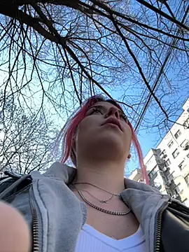 Snapshot of RiriRoseey chatting on March 5, 8:32 am RiriRoseey online show from March 5, 8:32 am