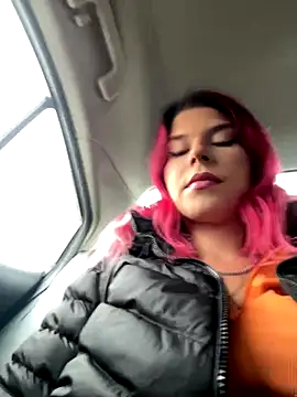 Snapshot of RiriRoseey chatting on October 6, 6:33 am RiriRoseey online show from October 6, 6:33 am